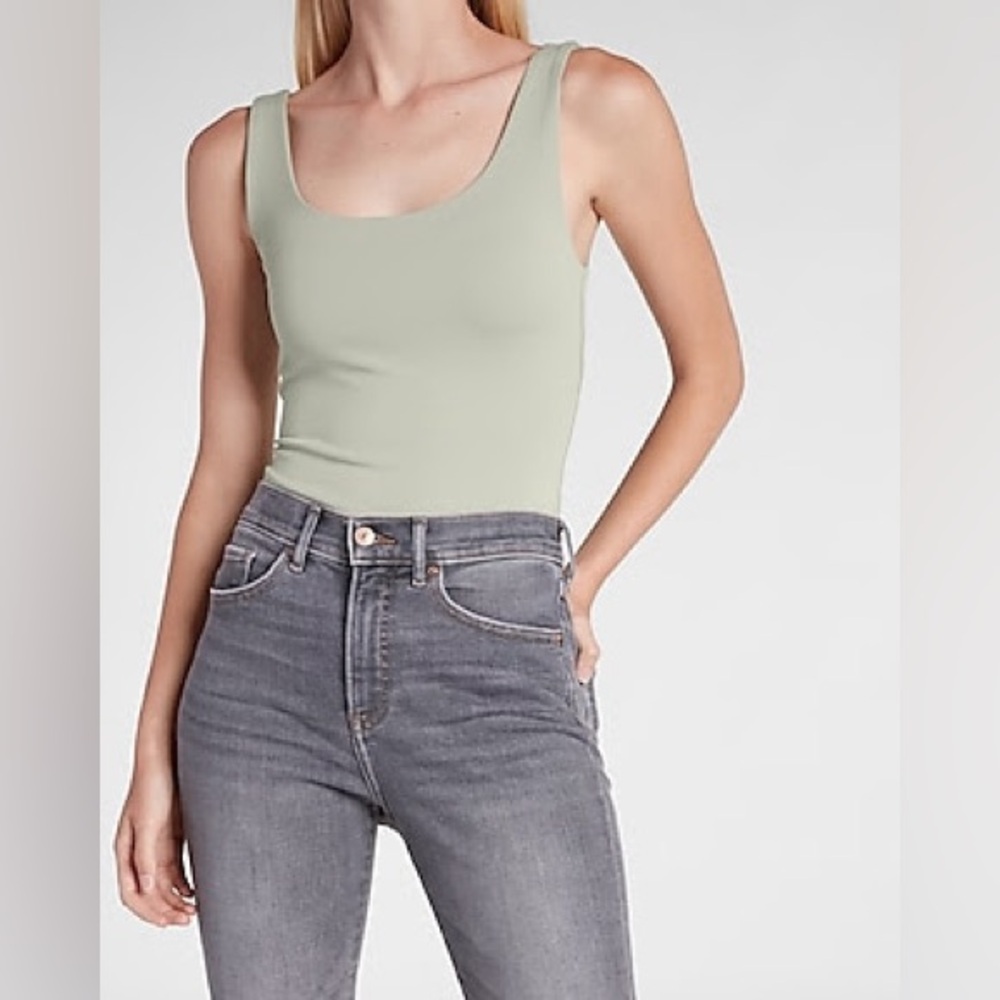 EXPRESS Body Contour High Compression Scoop Neck Bodysuit - SAGE GREEN